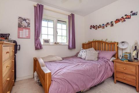87 Selhurst Close, London, SW19 6AY