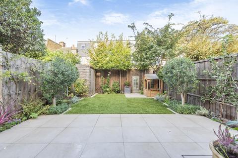 21 Freshford Street, London, SW18 3TG