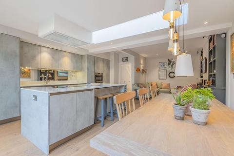 21 Freshford Street, London, SW18 3TG