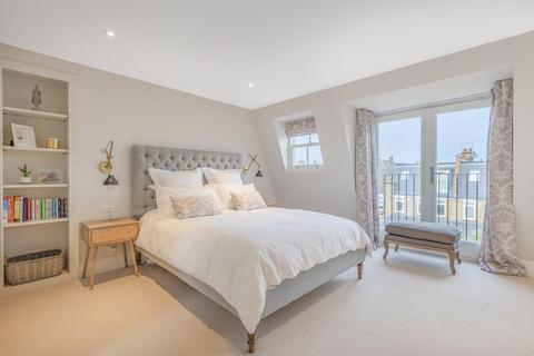 21 Freshford Street, London, SW18 3TG