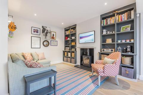 21 Freshford Street, London, SW18 3TG