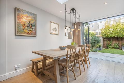 21 Freshford Street, London, SW18 3TG