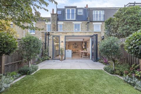 21 Freshford Street, London, SW18 3TG
