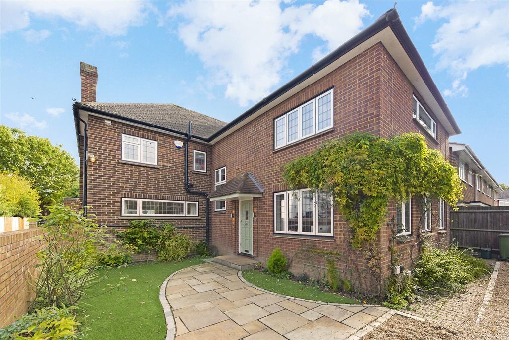 Rydens Road, WaltononThames, Surrey, KT12 4 bed detached house £
