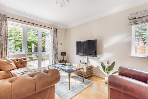 6 Burton Drive, Guildford, GU3 3QU