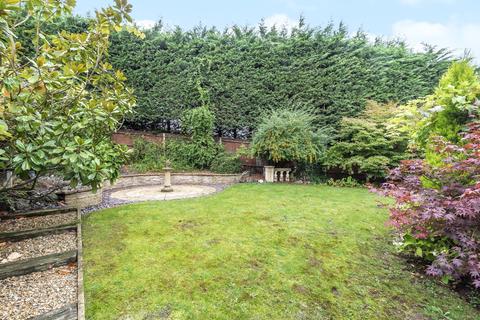 6 Burton Drive, Guildford, GU3 3QU