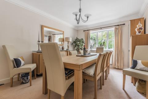 6 Burton Drive, Guildford, GU3 3QU