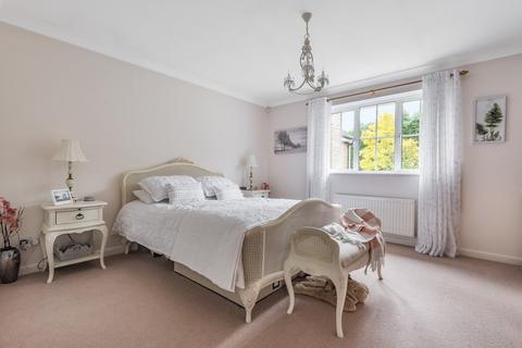 6 Burton Drive, Guildford, GU3 3QU