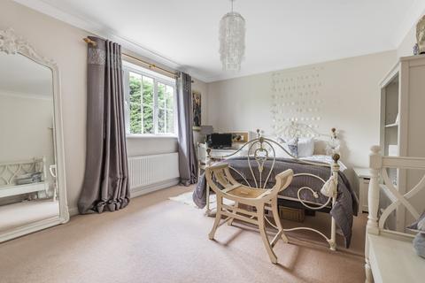 6 Burton Drive, Guildford, GU3 3QU