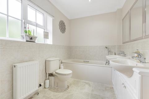 6 Burton Drive, Guildford, GU3 3QU