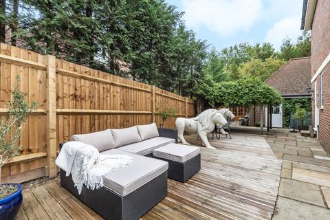 6 Burton Drive, Guildford, GU3 3QU