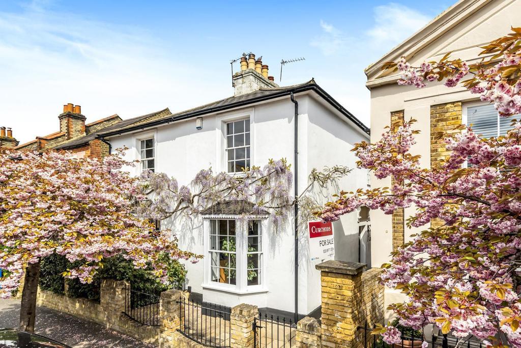 Clarence Road, Teddington, TW11 2 bed semidetached house £950,000