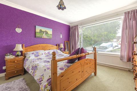 5 Barnard Close, Sunbury-on-thames, TW16 5BT