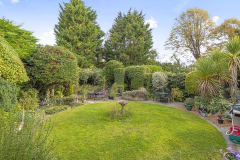 5 Barnard Close, Sunbury-on-thames, TW16 5BT