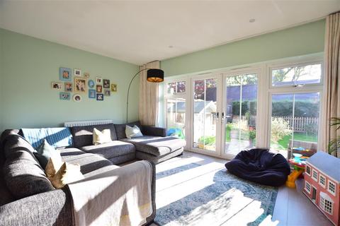 13 Beechcroft, Haywards Heath, RH16 4FU