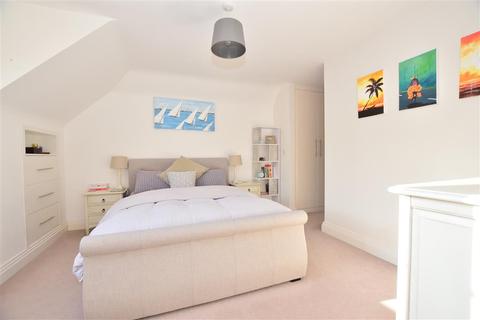13 Beechcroft, Haywards Heath, RH16 4FU