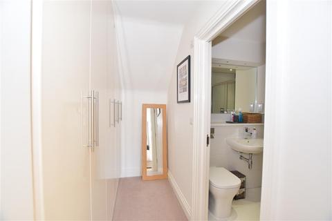 13 Beechcroft, Haywards Heath, RH16 4FU
