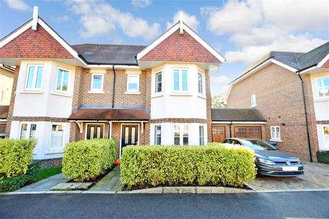 13 Beechcroft, Haywards Heath, RH16 4FU