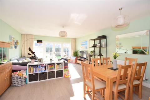 13 Beechcroft, Haywards Heath, RH16 4FU