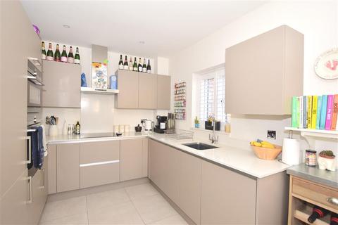 13 Beechcroft, Haywards Heath, RH16 4FU