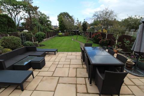 4 Park Lane, Aveley, South Ockendon, RM15 4UD