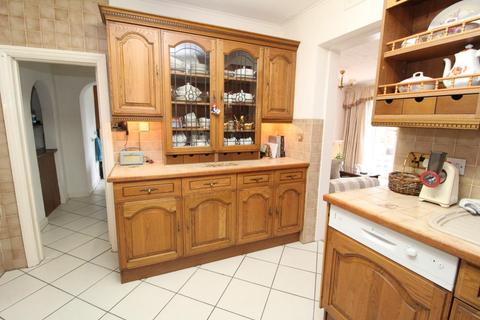 4 Park Lane, Aveley, South Ockendon, RM15 4UD