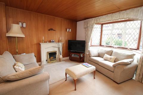 4 Park Lane, Aveley, South Ockendon, RM15 4UD