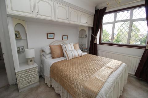 4 Park Lane, Aveley, South Ockendon, RM15 4UD