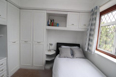 4 Park Lane, Aveley, South Ockendon, RM15 4UD