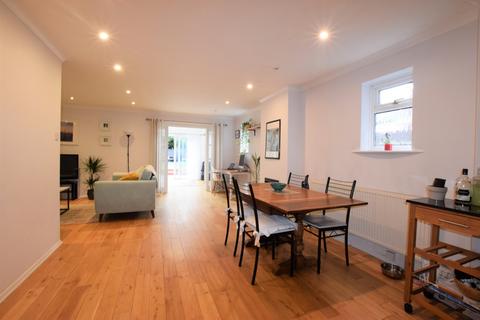 4 Ferndale Gardens, Exeter, EX2 9BG