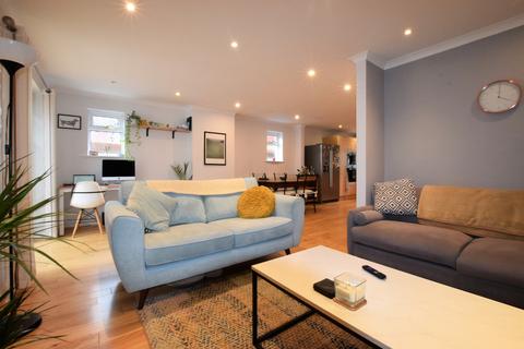 4 Ferndale Gardens, Exeter, EX2 9BG