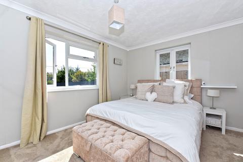 5 Benner Lane, West End, Woking, GU24 9JQ