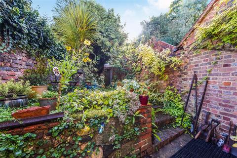10 Bridge Square, Farnham, GU9 7QR