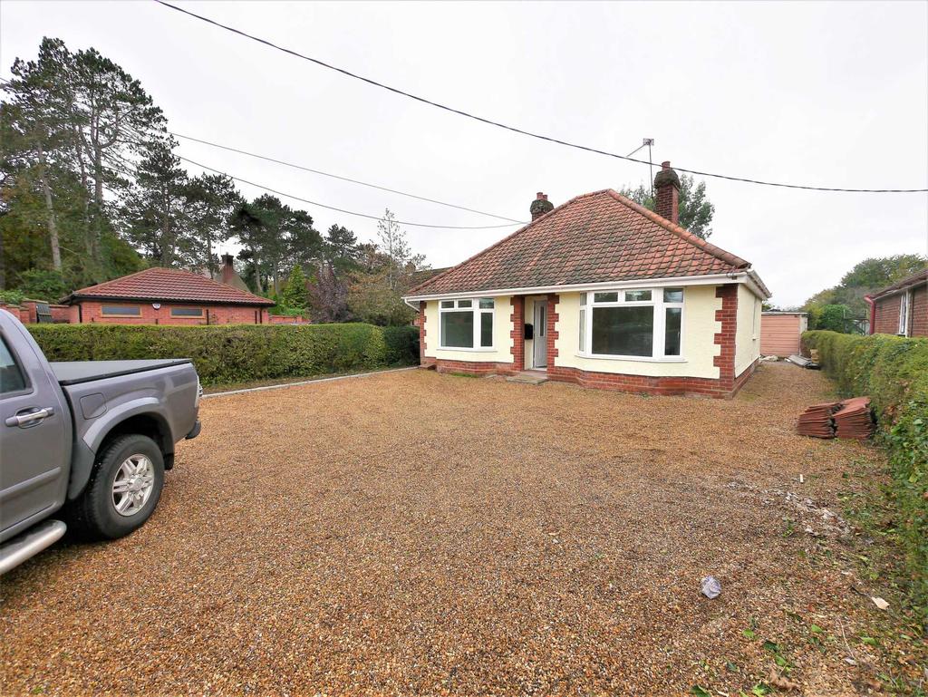 London Road, Capel St Mary, IP9 2JJ 2 bed detached bungalow