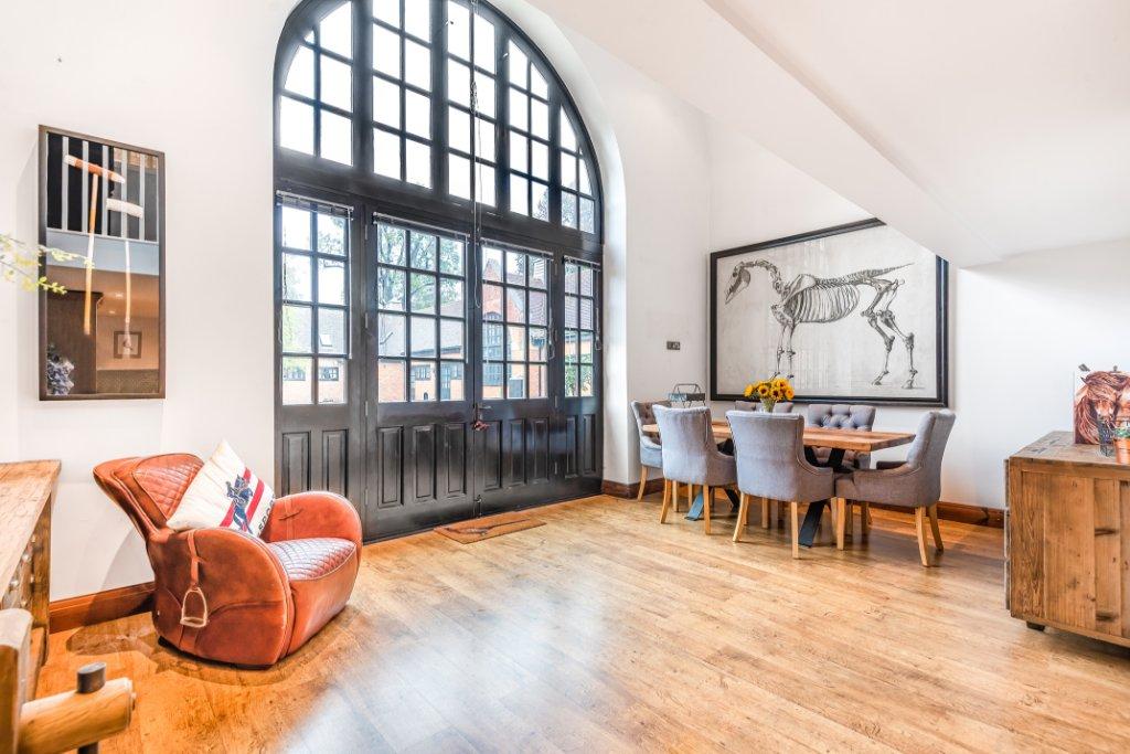 Dining/Sitting Area