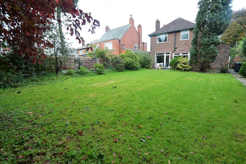 Derbyshire Lane,Stretford, M32 3 bed detached house £385,000