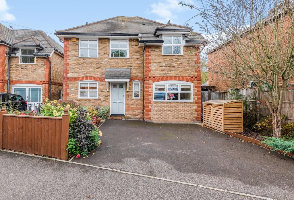 Copse Road, Cobham, KT11 4 bed detached house £895,000