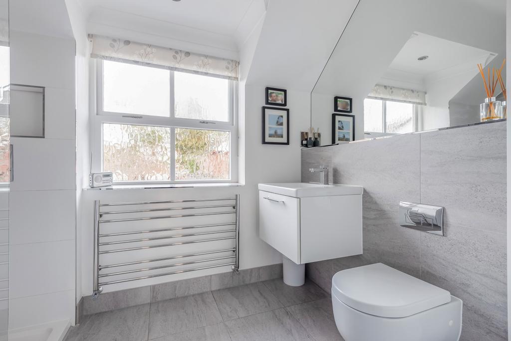 En-suite bathoom