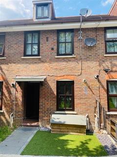 108 Stanley Road, Hounslow, TW3 1YT