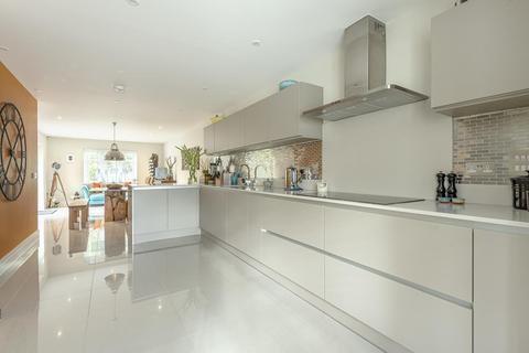 7 Brindlewick Gardens, Beckenham, BR3 1DG