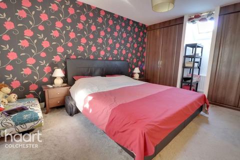 9 Cater Walk, Colchester, CO4 5ZT