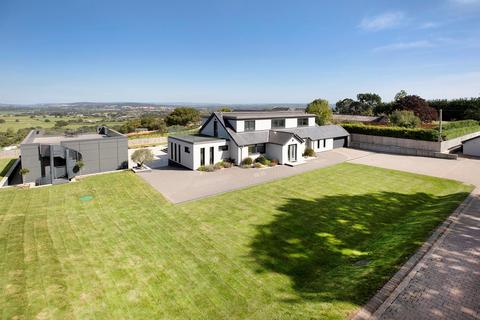 6 bedroom detached house for sale
