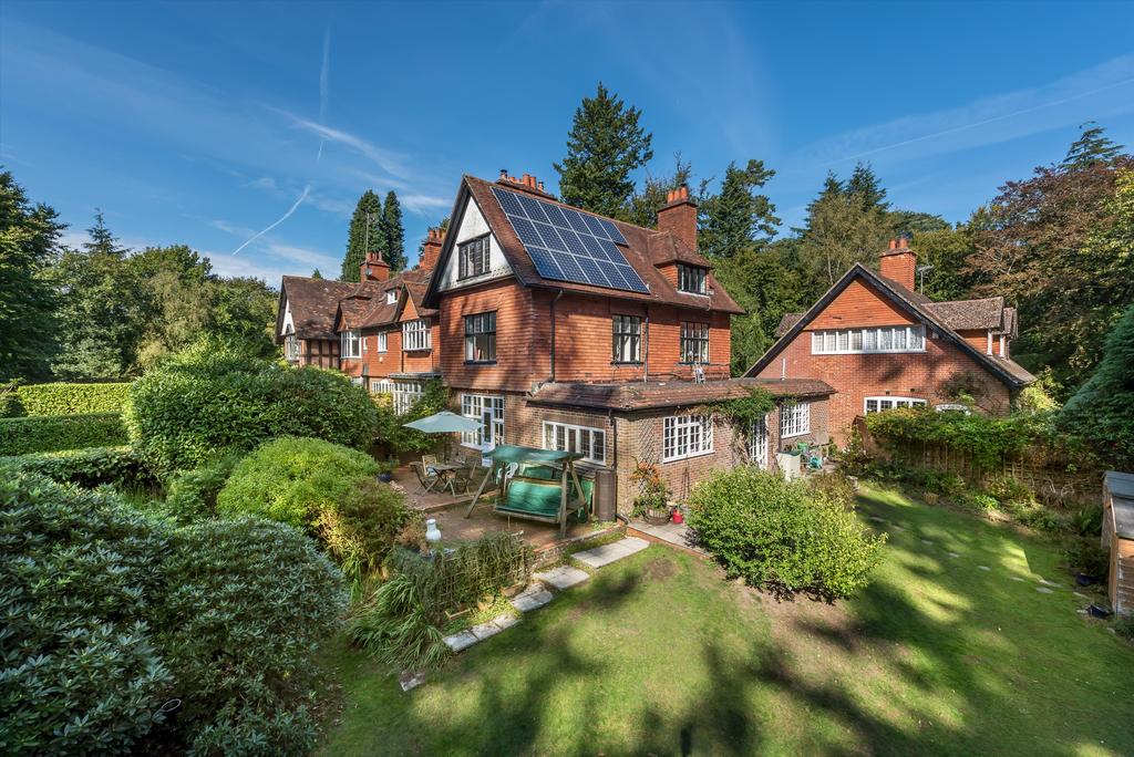 Honeyhanger, Hindhead Road, Hindhead, Surrey, GU26 4 bed semidetached