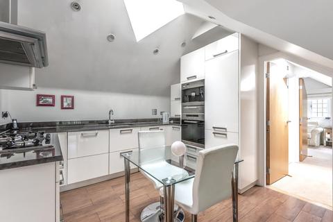 Emily House Totteridge Green, London, N20 8PY