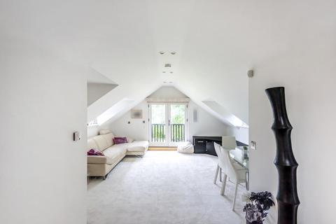 Emily House Totteridge Green, London, N20 8PY