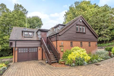 Emily House Totteridge Green, London, N20 8PY