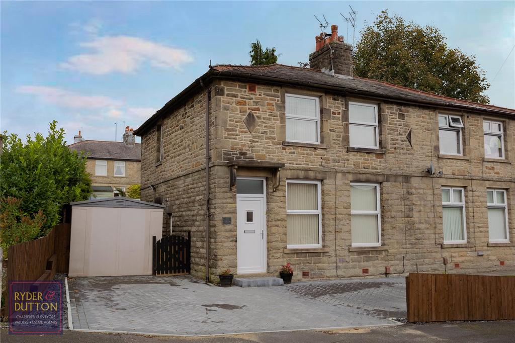 Barnes Avenue, Rawtenstall, Rossendale, BB4 3 bed semidetached house