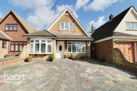 26 The Mount, Romford, RM3 7LJ