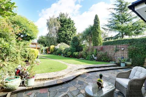 26 The Mount, Romford, RM3 7LJ