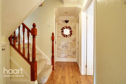 26 The Mount, Romford, RM3 7LJ